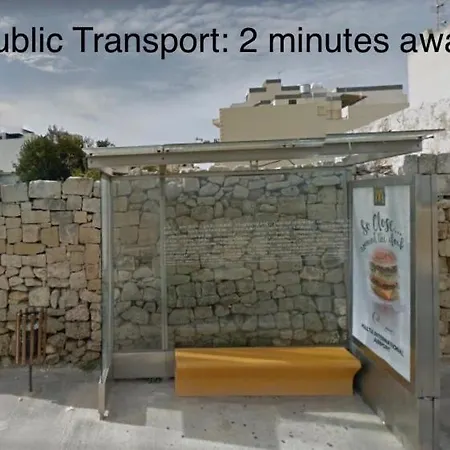 Spacious Private 5 Minutes From Malta Airport Private Bathroom Kitchen Access Quiet Area Friendly Labrador Candy Homestay szállás