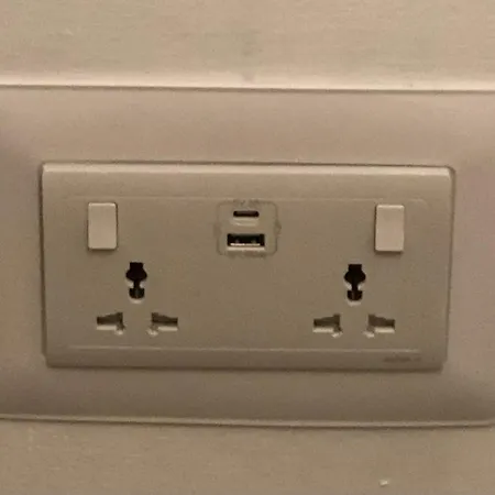 منزل للإقامة Spacious Private Room 5 Minutes From Malta Airport Private Bathroom Kitchen Access Quiet Area Friendly Labrador Candy *