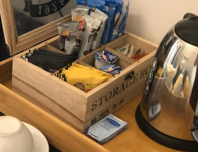 منزل للإقامة Spacious Private Room 5 Minutes From Malta Airport Private Bathroom Kitchen Access Quiet Area Friendly Labrador Candy *