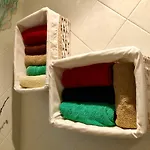 בית אירוח Spacious Private 5 Minutes From Malta Airport Private Bathroom Kitchen Access Quiet Area Friendly Labrador Candy *