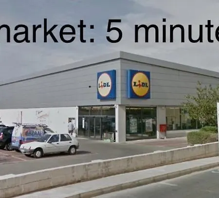Spacious Private 5 Minutes From Malta Airport Private Bathroom Kitchen Access Quiet Area Friendly Labrador Candy