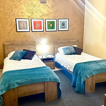 Desert Rose Quiet House 3km Away From Airport Homestay Safi