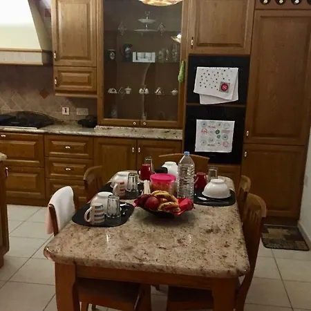 Spacious Private 5 Minutes From Malta Airport Private Bathroom Kitchen Access Quiet Area Friendly Labrador Candy Safi