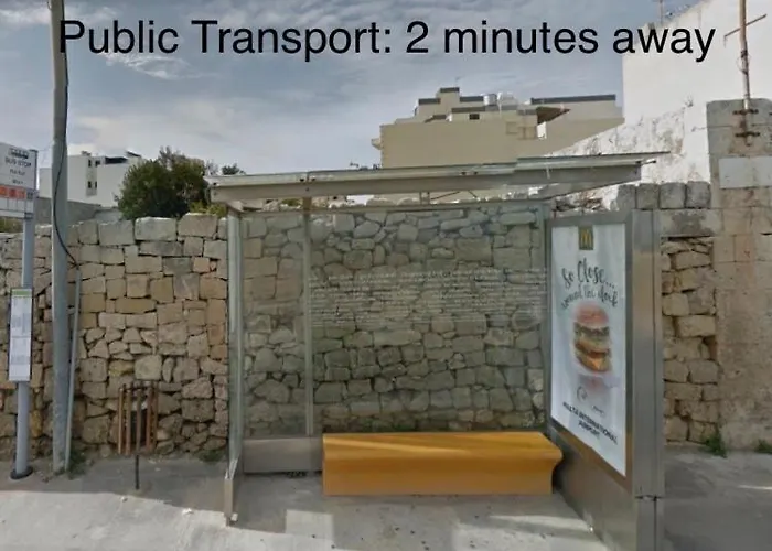 Spacious Private Room 5 Minutes From Malta Airport Private Bathroom Kitchen Access Quiet Area Friendly Labrador Candy Δωμάτια σε οικογενειακή κατοικία