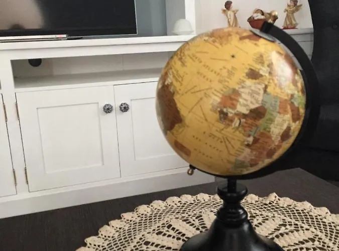 Spacious Private Room 5 Minutes From Malta Airport Private Bathroom Kitchen Access Quiet Area Friendly Labrador Candy Δωμάτια σε οικογενειακή κατοικία Safi