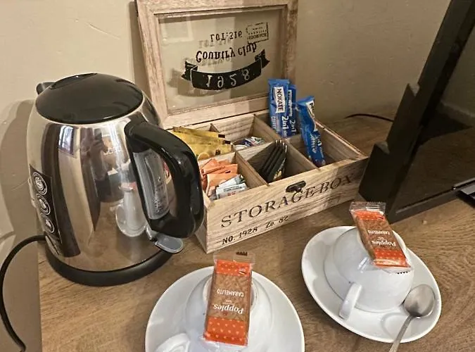 Spacious Private Room 5 Minutes From Malta Airport Private Bathroom Kitchen Access Quiet Area Friendly Labrador Candy * Safi